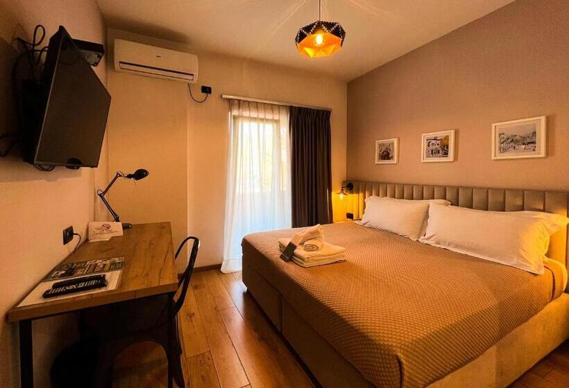 Superior Oda, Oda Hotel Tirana
