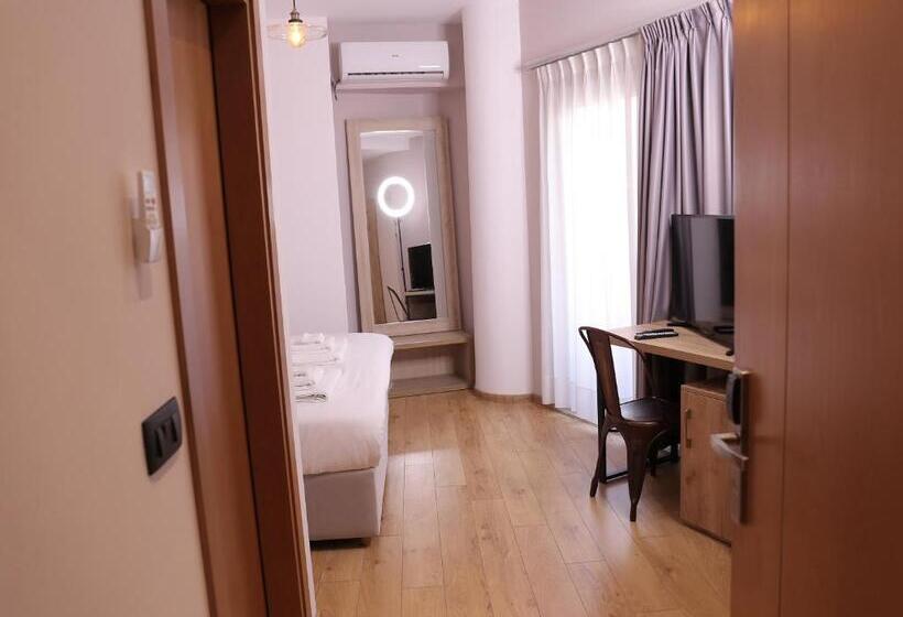 Superior Oda, Oda Hotel Tirana