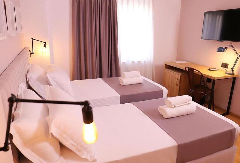 Şehir Manzaralı Lüks Oda, Oda Hotel Tirana