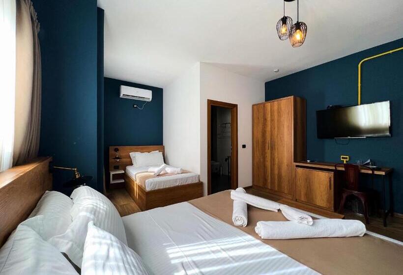 Üç Kişilik Standart Oda, Oda Hotel Tirana