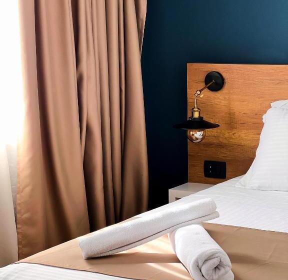 Üç Kişilik Standart Oda, Oda Hotel Tirana