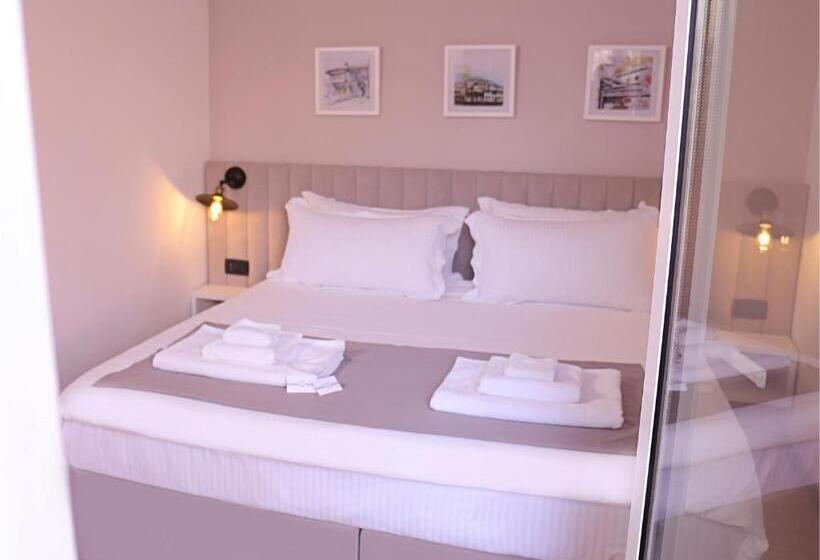 Superior Oda, Oda Hotel Tirana