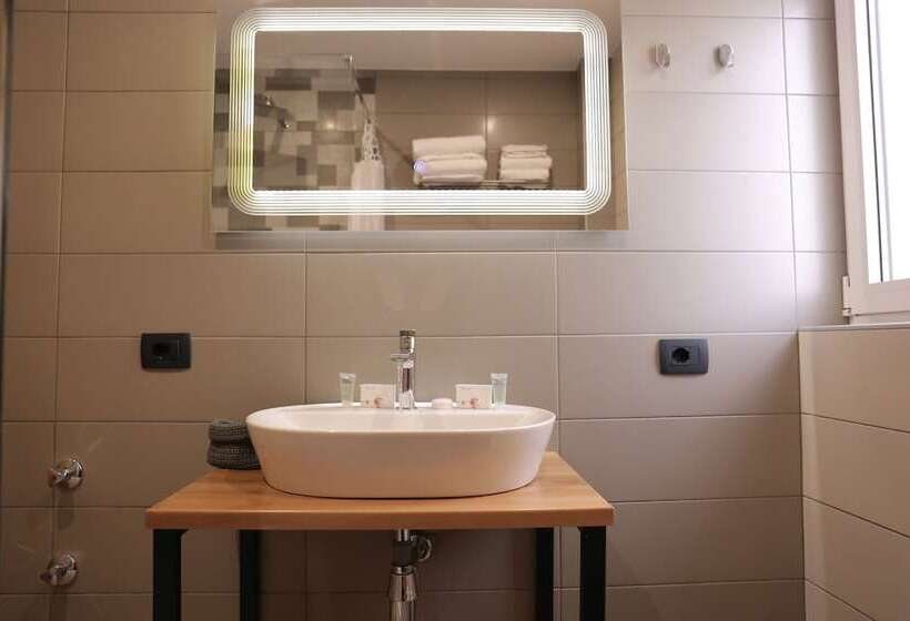 Standart Oda, Oda Hotel Tirana