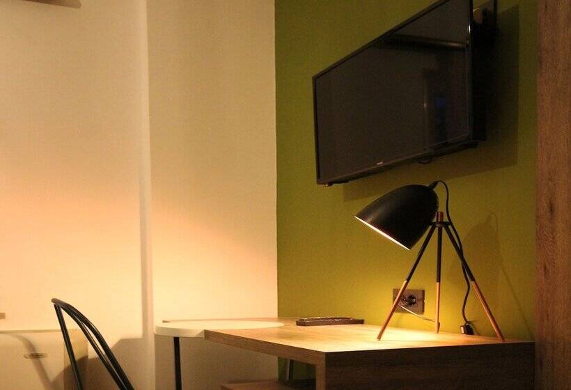 Standart Oda, Oda Hotel Tirana