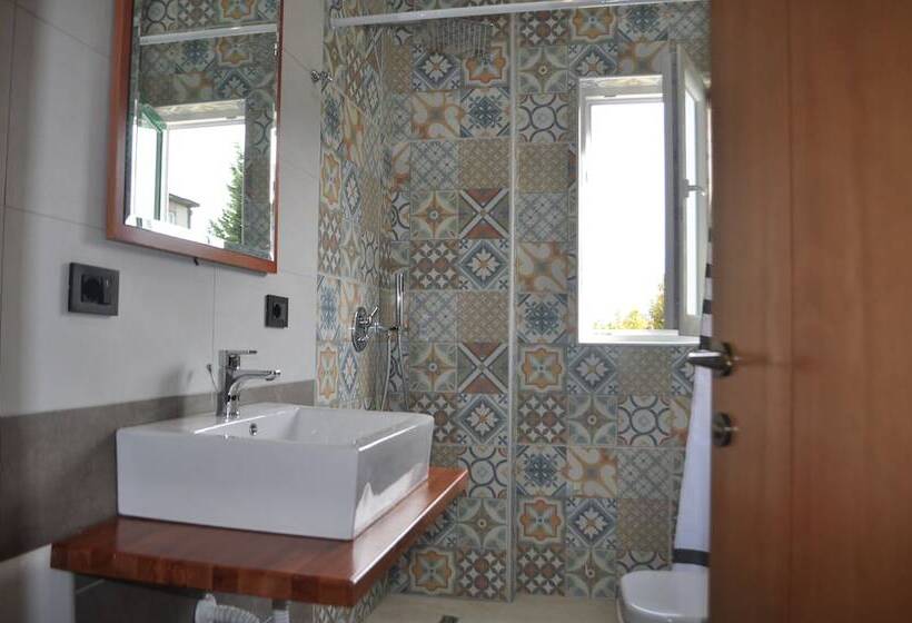 Standart Oda, Oda Hotel Tirana