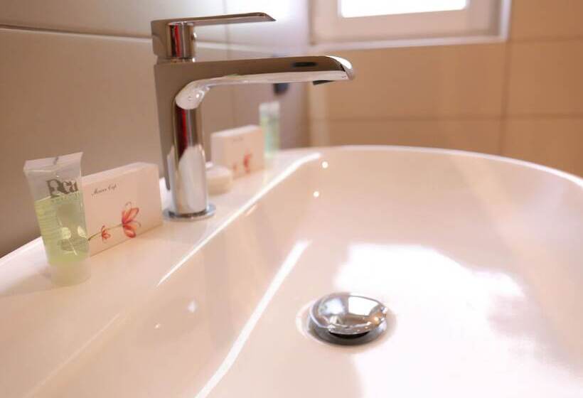 Üç Kişilik Standart Oda, Oda Hotel Tirana