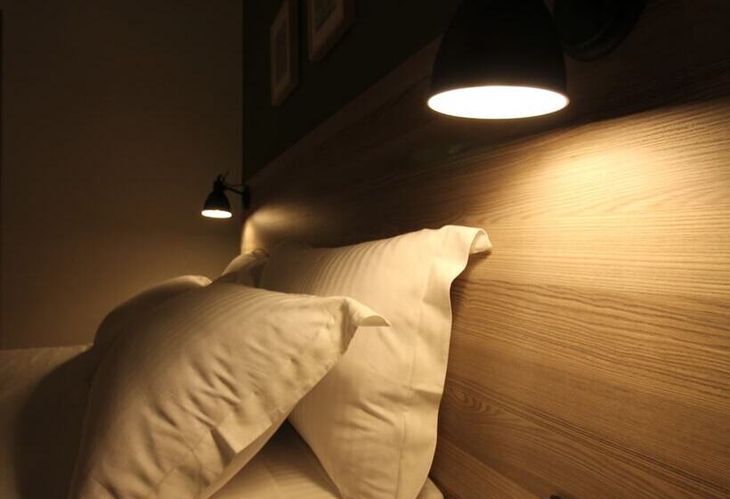 Üç Kişilik Standart Oda, Oda Hotel Tirana