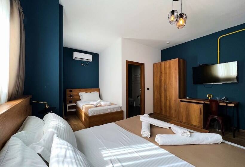 Üç Kişilik Standart Oda, Oda Hotel Tirana