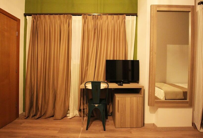 Üç Kişilik Standart Oda, Oda Hotel Tirana