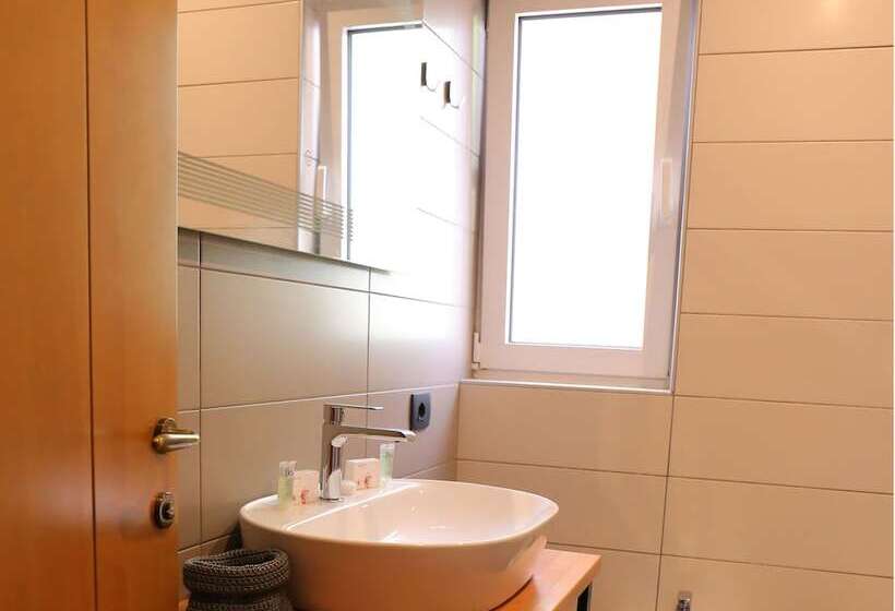 Balkonlu 1 Yatak Odalı Daire, Oda Hotel Tirana