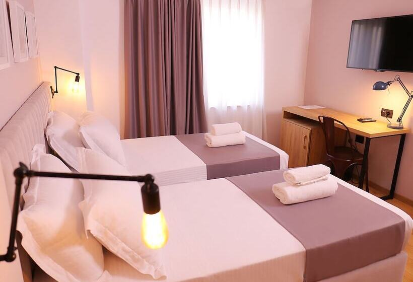 Şehir Manzaralı Lüks Oda, Oda Hotel Tirana