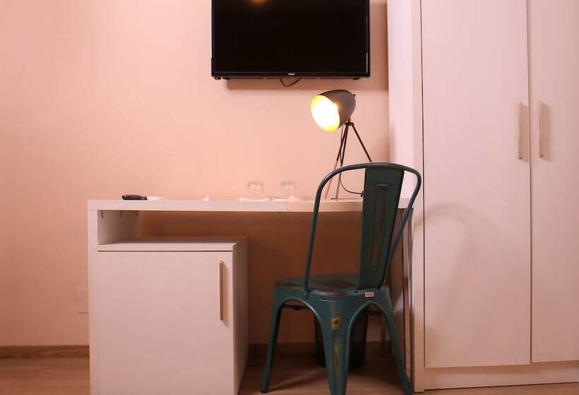 Standart Oda, Oda Hotel Tirana