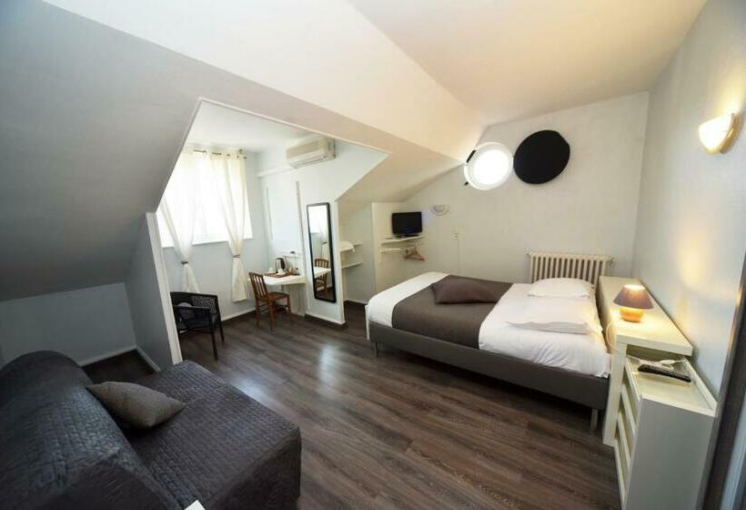 חדר סטנדרט, Cafe De Paris