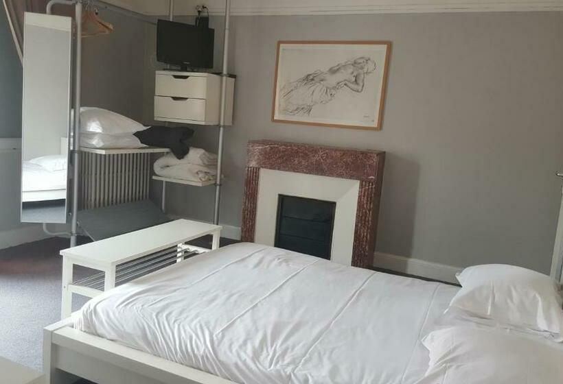 חדר סטנדרט, Cafe De Paris