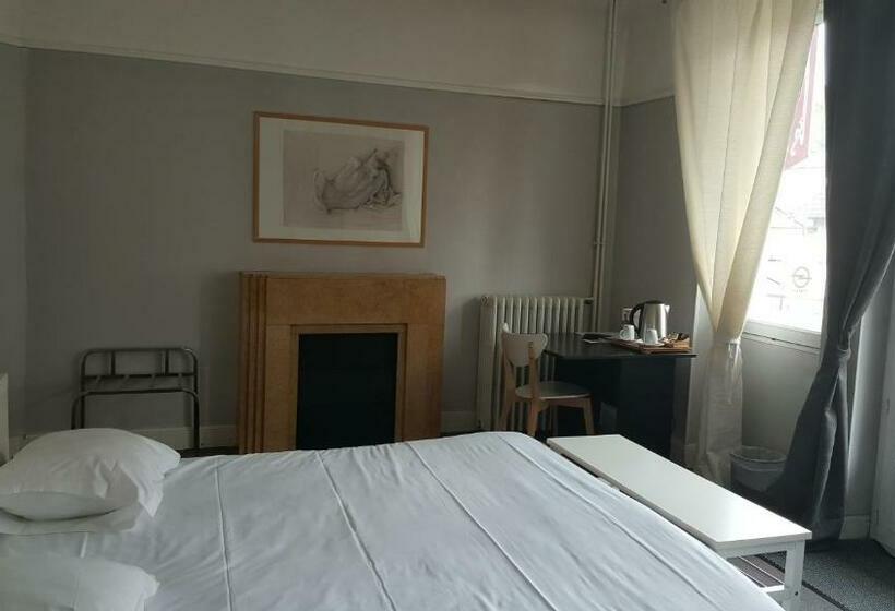 חדר סטנדרט, Cafe De Paris