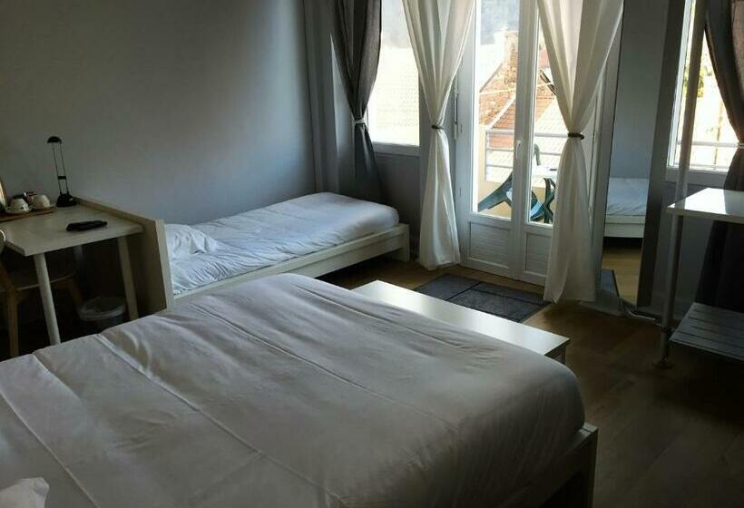 חדר סטנדרט, Cafe De Paris