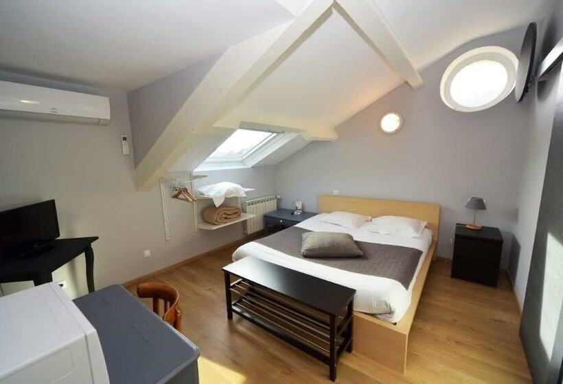 חדר סטנדרט, Cafe De Paris