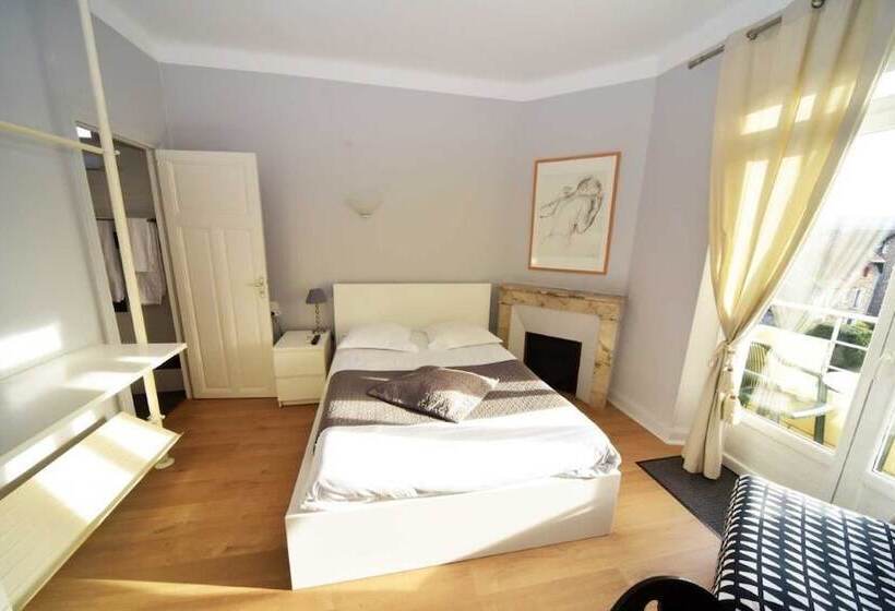 חדר סטנדרט, Cafe De Paris