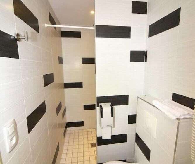 חדר סטנדרט, Cafe De Paris