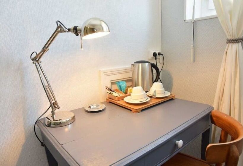 חדר סטנדרט, Cafe De Paris