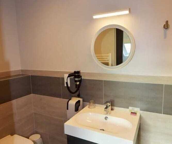 חדר סטנדרט, Cafe De Paris