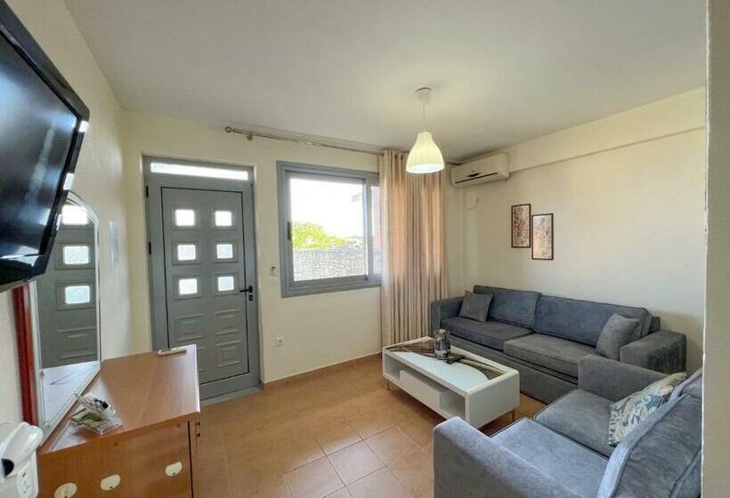 חדר דלוקס, Dimitri