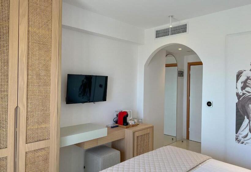 חדר סטנדרט, Dimitri