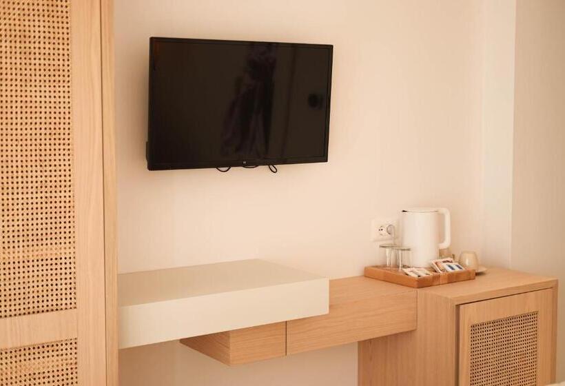 חדר סטנדרט, Dimitri