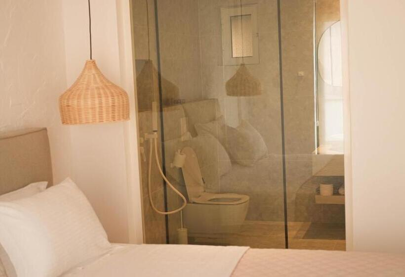 חדר דלוקס לשלושה עם נו לים, Dimitri