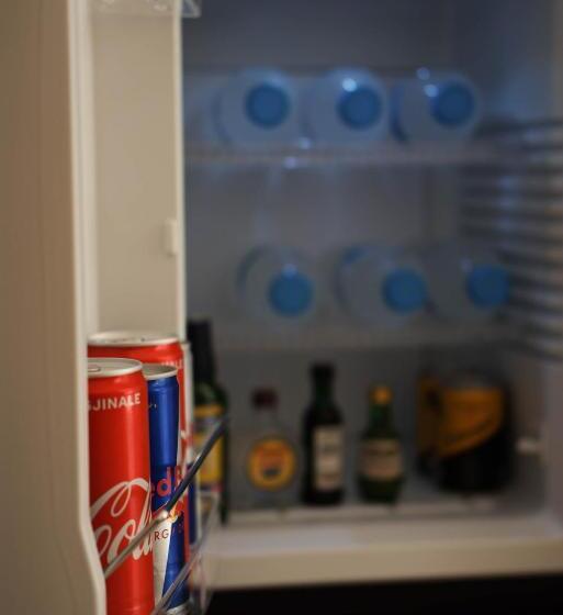 חדר דלוקס לשלושה עם נו לים, Dimitri