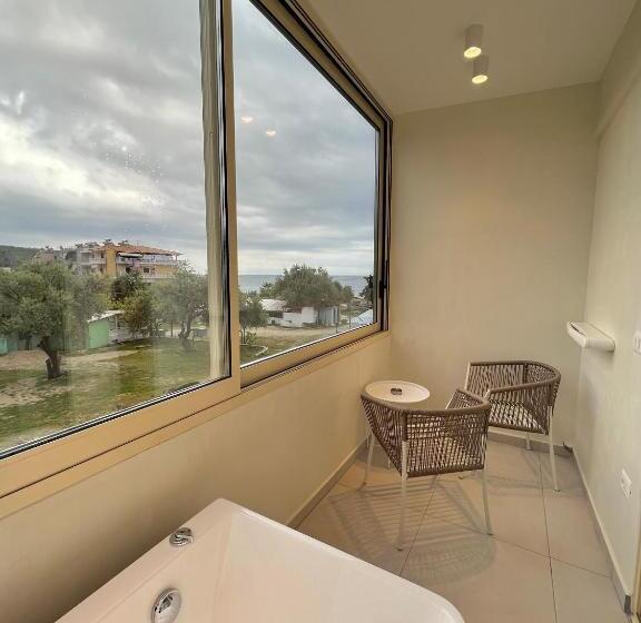 חדר דלוקס עם נוף, Dimitri