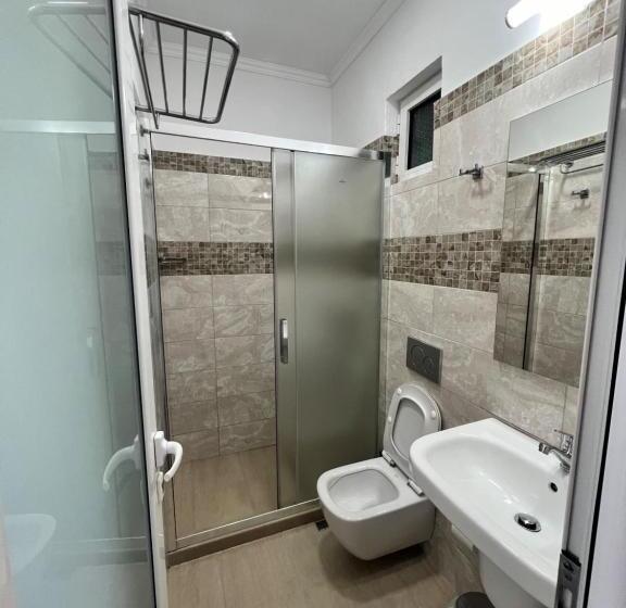 חדר סטנדרט לשלושה עם מרפסת, Dimitri