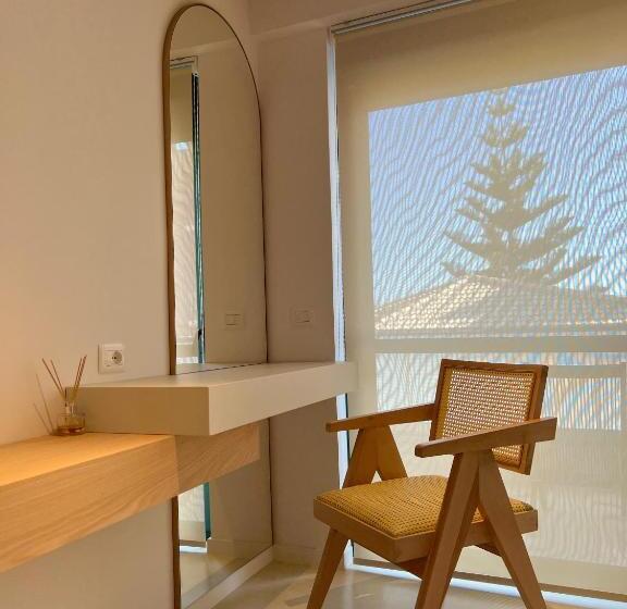 חדר דלוקס לשלושה עם נו לים, Dimitri