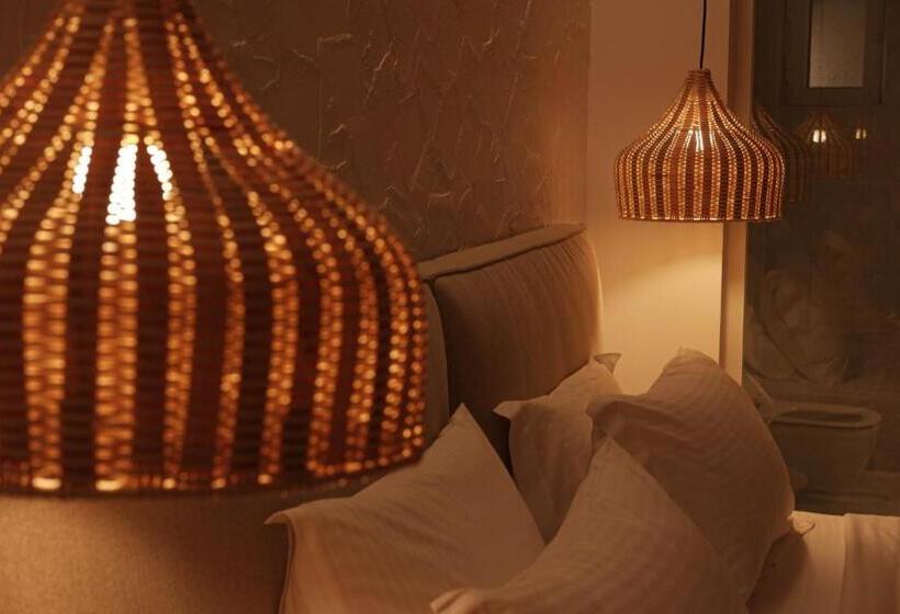 חדר דלוקס לשלושה עם נו לים, Dimitri