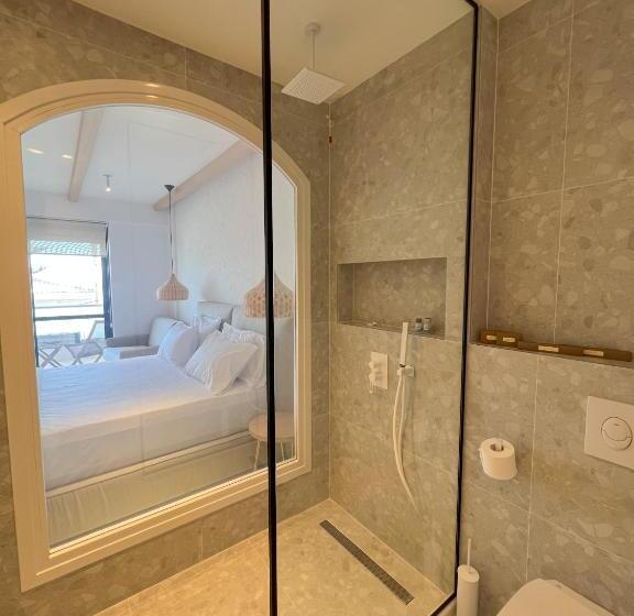 חדר דלוקס לשלושה עם נו לים, Dimitri