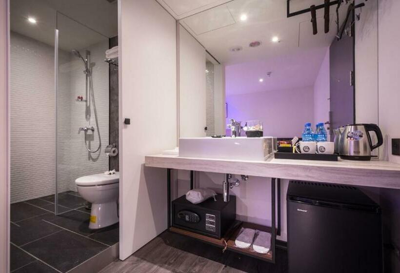 اتاق استاندارد, Gold Inn