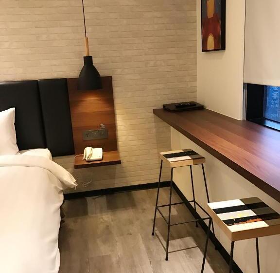 اتاق لوکس, Gold Inn