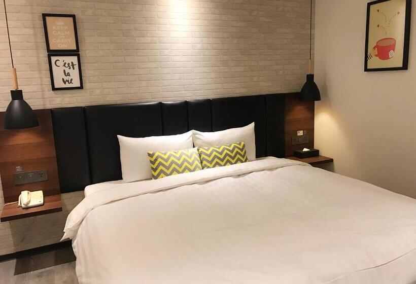 اتاق لوکس, Gold Inn