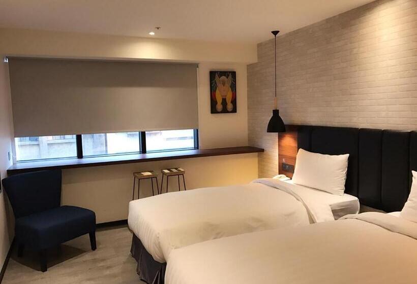 اتاق لوکس, Gold Inn