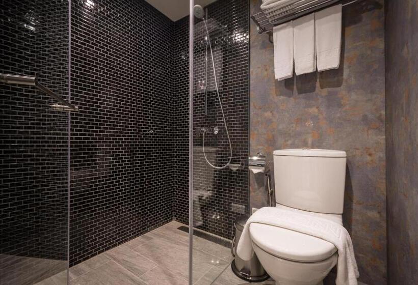 اتاق استاندارد سه نفره, Gold Inn