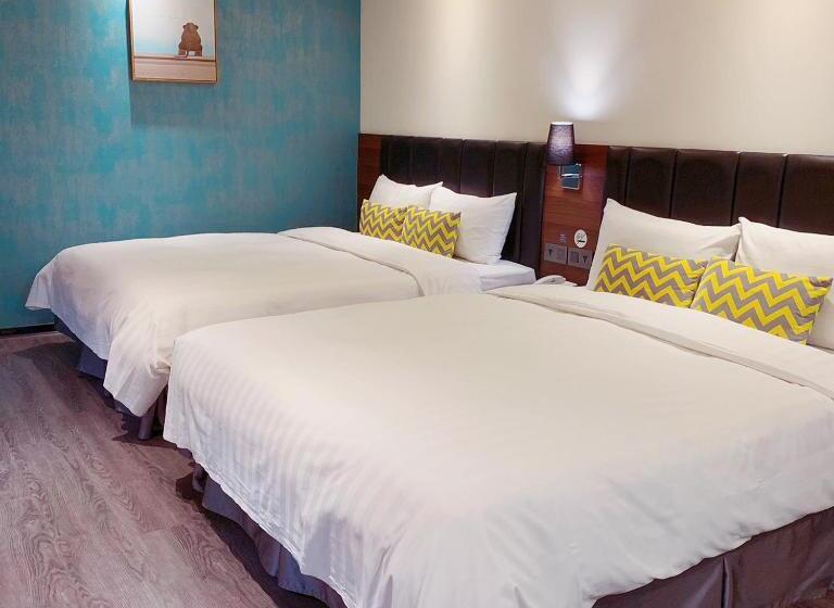 اتاق استاندارد چهار تخته, Gold Inn