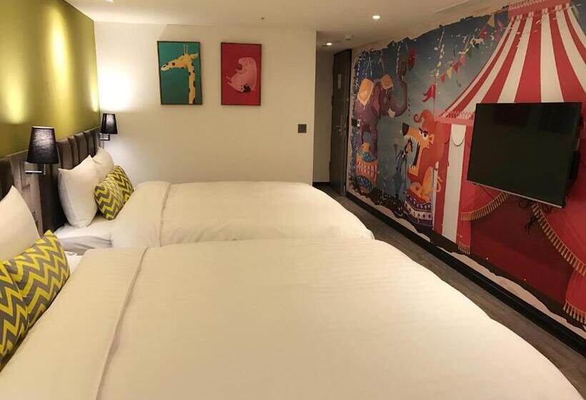 اتاق استاندارد چهار تخته, Gold Inn