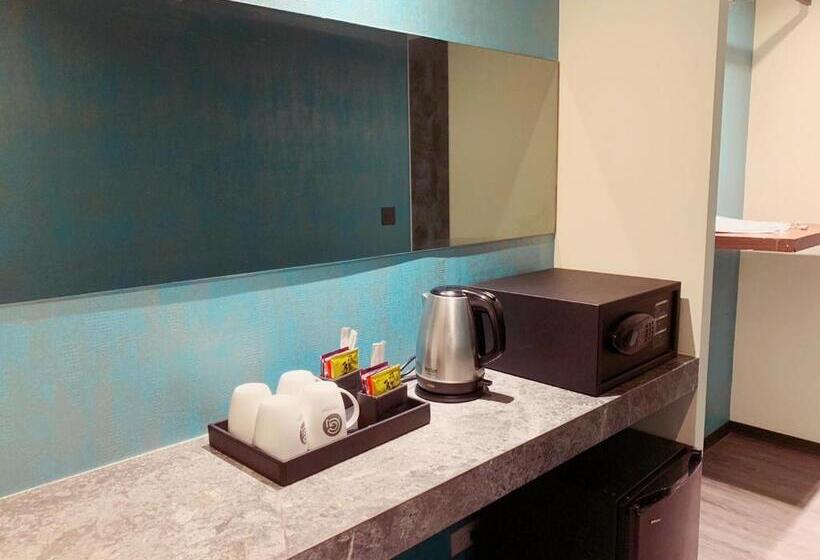 اتاق استاندارد چهار تخته, Gold Inn