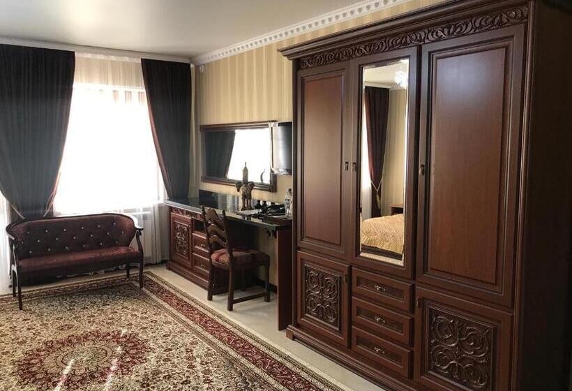 سوییت اجرایی, Gostinitsa Grand