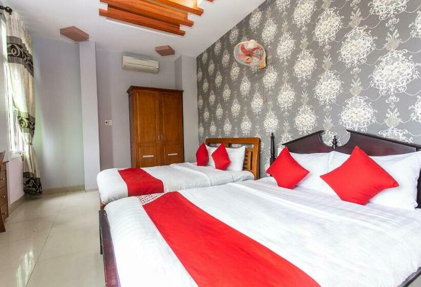 اتاق استاندارد چهارنفره با بالکن, Honey Hotel Da Nang
