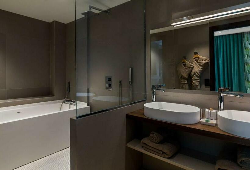 Люкс Кровать Кинг, L Arbre Voyageur   Bw Premier Collection   Lille