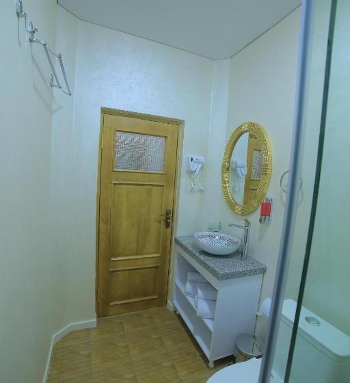 מיטת קינג בסוויטה, Rizo Boutique