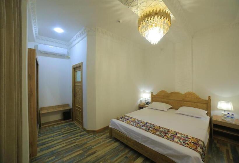 מיטת קינג בסוויטה, Rizo Boutique