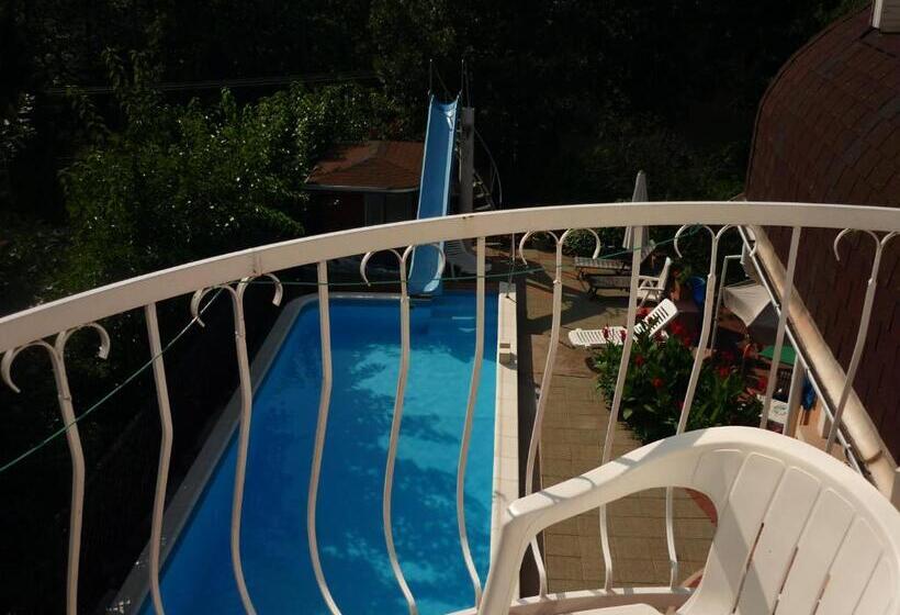 חדר סטנדרט לארבעה, Káptalan Vendégház