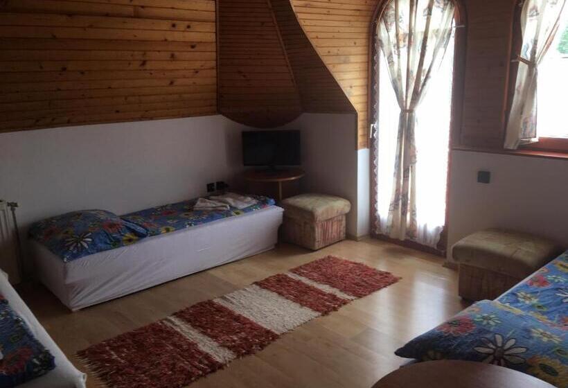 חדר סטנדרט לארבעה, Káptalan Vendégház